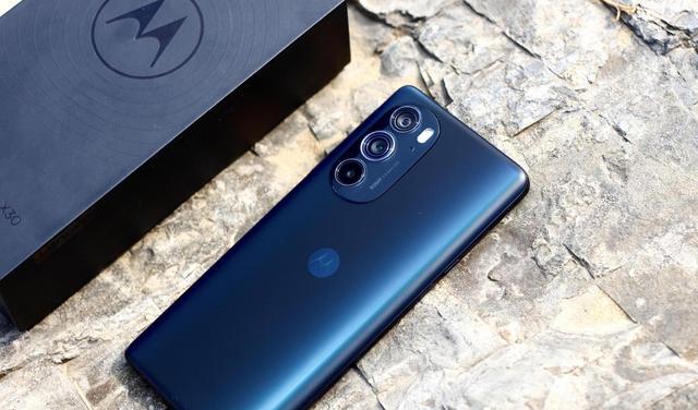 摩托罗拉|摩托罗拉edgeX40用料更猛,无挖孔直屏机身,有16G+512G组合