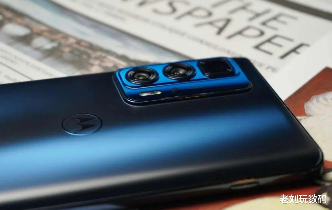 摩托罗拉|骁龙870+12G内存+256G存储+素皮机身，这款手机降至了1799