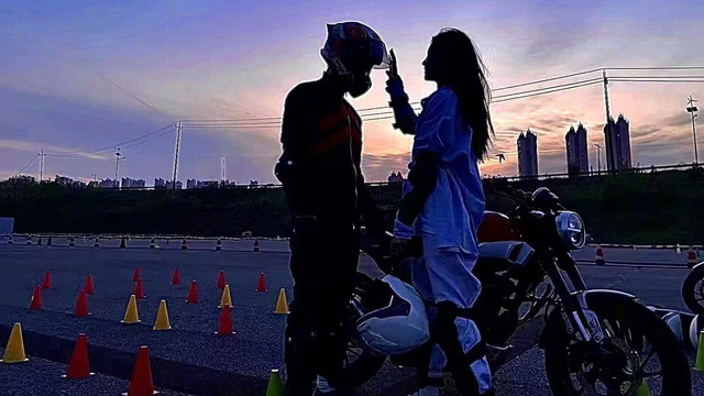 梦华录|杜海涛晒机车照为沈梦辰庆生！为娇妻学骑摩托，瘦太多帅到不敢认