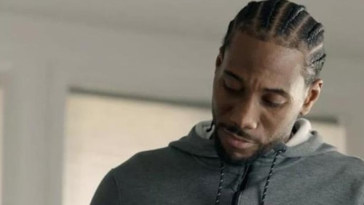 迈克尔·乔丹|NBA巨人手掌和普通人相比，乔丹单手拎起南瓜，博班拿iPad当手机