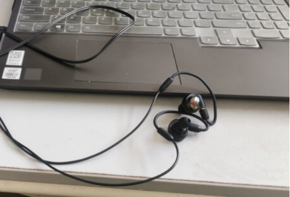 耳机|选有线耳机应该注意的细节，别光看牌子，这几款耳机音质才透亮