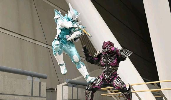 |假面骑士礼拜四:新登场的恶魔有可能是斯麦鲁,是恶魔的融合体!