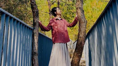 赵丽颖|难怪赵丽颖时尚感差，看她的自拍就知道了，太接地气没有新意