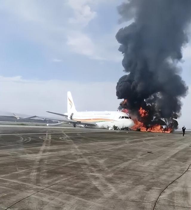 重庆机场飞机刚起飞突然起火，如果在空中发生火灾，要怎么办？插图1