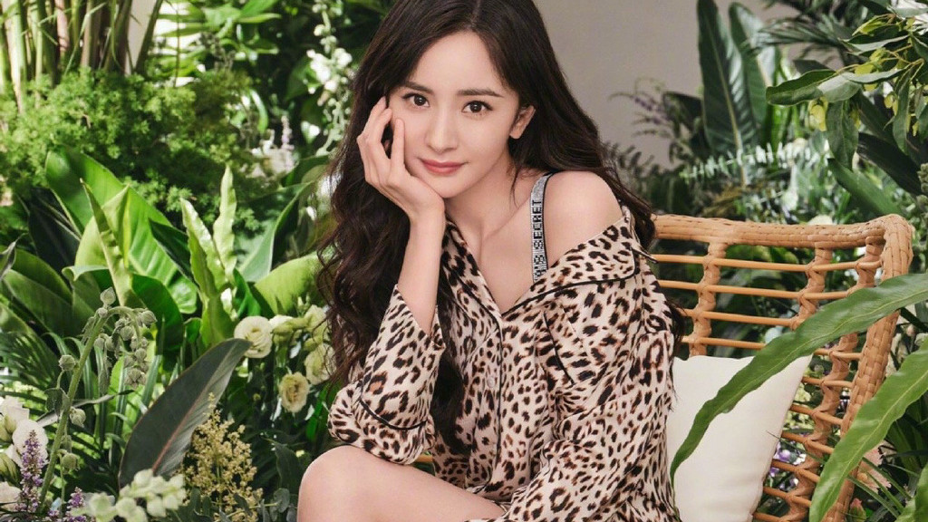 |幂姐性感魅惑，颖宝清新甜美，你更偏爱谁？