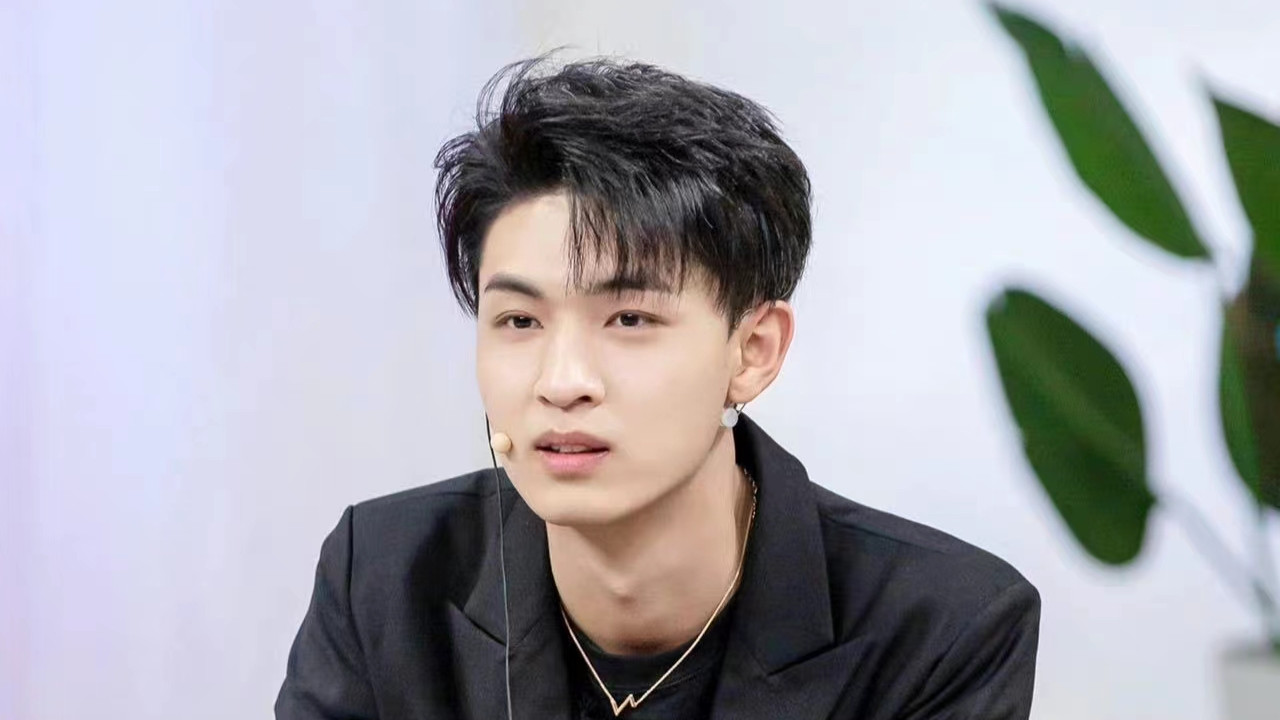 相声演员|德云社相声演员再引争议！2个字一个不会写一个写错，被批没文化