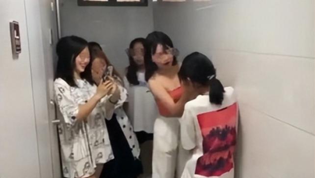 湖南初一女孩被霸凌欺辱，她的眼泪里，藏着1000万孩子的隐痛！