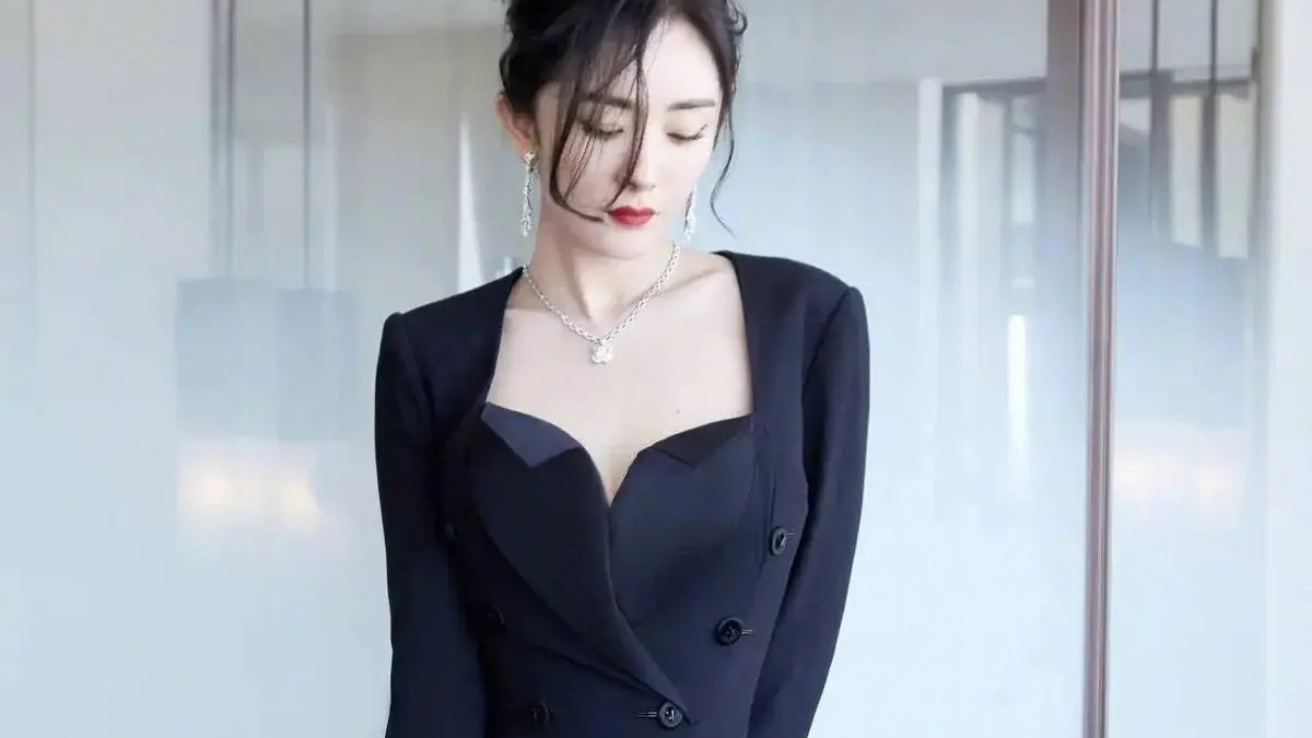 杨幂|盘点杨幂、赵丽颖、刘诗诗等85后小花，身材和颜值依然不减当年