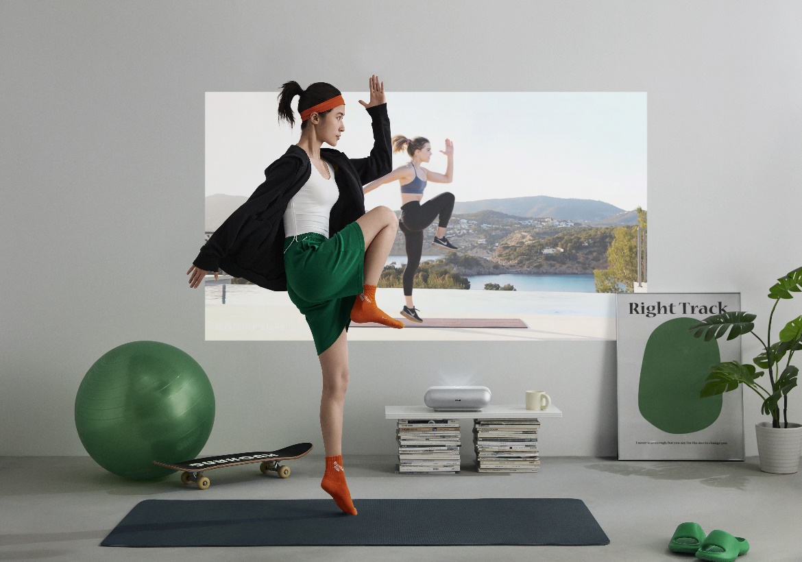 |小家也能变大影院,坚果O1S超短焦投影让观影更自在