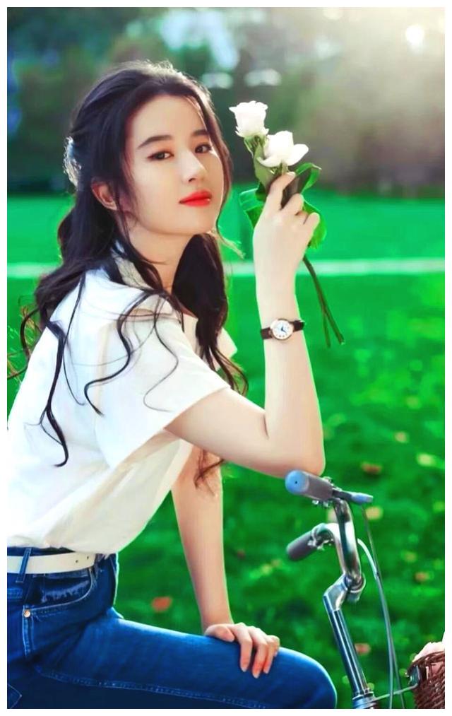 刘亦菲|影视女演员、歌手刘亦菲夏季穿搭相片1-10