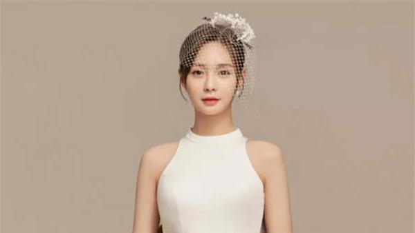 沈梦辰|沈梦辰穿无袖长裙拍大片，正面照无人关心，侧面照引起热议