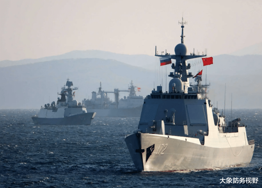 美日韩元首会晤之际，中国海军完成绕岛航行，日本自卫队全程警戒