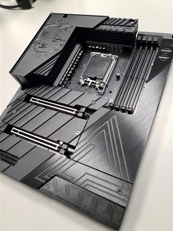 主板|史上最干净的主板:所有接口都“消失”了