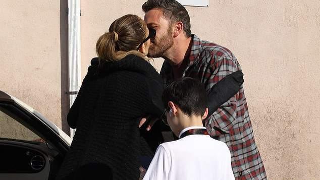 詹妮弗·洛佩兹|52岁拉丁天后真油腻, 动不动就要和对象亲亲, 14岁儿子全程冷静无视