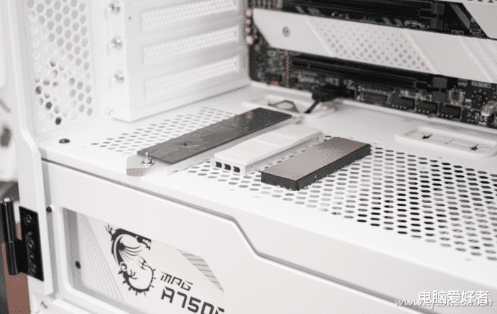 ssd|原配还是主板 SSD散热器怎么选