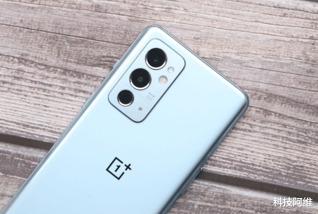 |从3799元跌至2599元，12GB+256GB+E4屏，从高端市场跌至中端市场