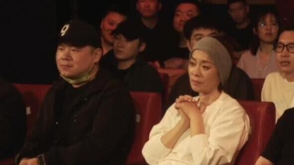 毛阿敏|毛阿敏丧夫后首次露面，身材消瘦面容憔悴显苍老