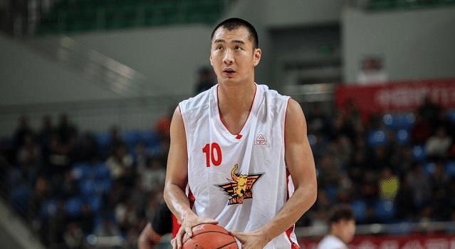 昙花一现的十大中国篮球运动员