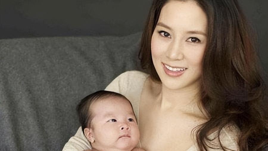 徐子淇|“生娃机器”徐子淇：为嫁豪门迁祖坟，生一个孩子被公公奖励10亿