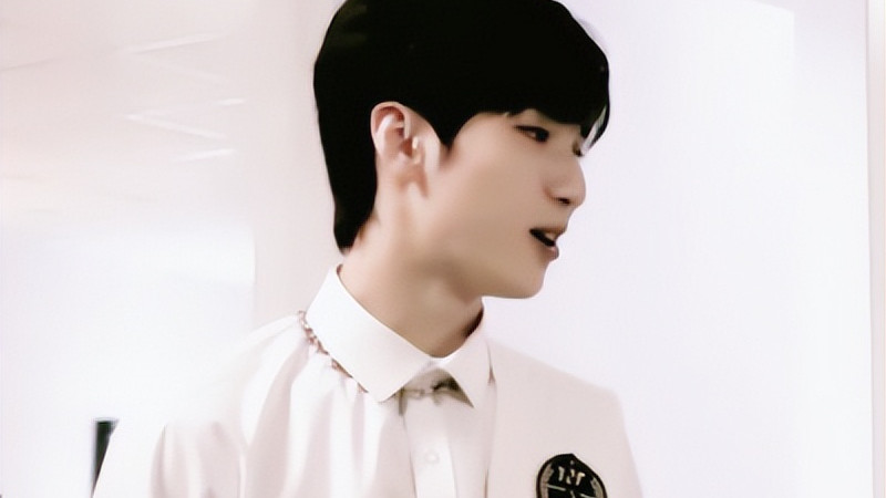 黄晓明|黄晓明发文祝福妈妈，刘耀文两句话，却带来三点启发