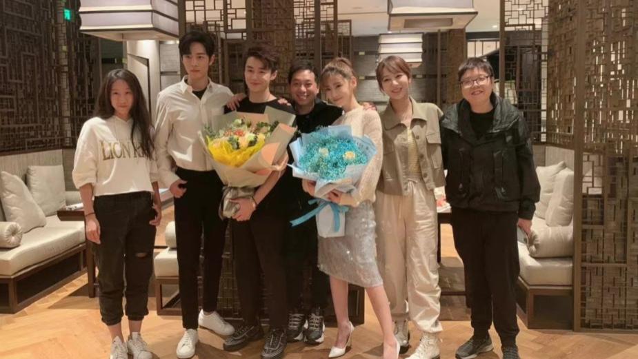 李沐宸|李沐宸分享《余生》幕后私照，杀青肖战杨紫在场，高医生气质一绝