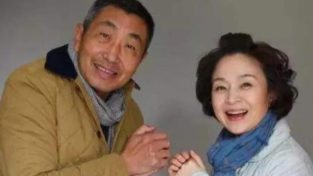 杜源|杜源，4岁和妻子相识，结婚40年无绯闻，吵吵闹闹的爱情令人羡慕