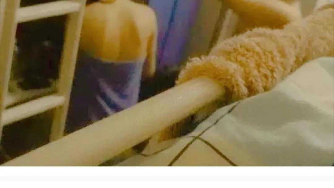 秃头 神回复，大一刚开学，不小心尿床了，怎么才能缓解尴尬？