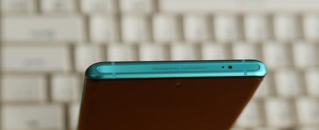 卡尔蔡司镜头|真香vivo终于跳水,天玑9000+蔡司镜头+自研芯片,仅3199元