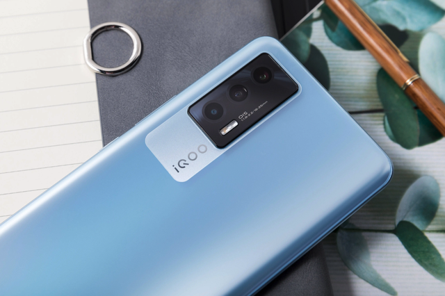 红米手机|父亲节深受爸爸们喜欢的3款手机，中端的价格能用高端配置