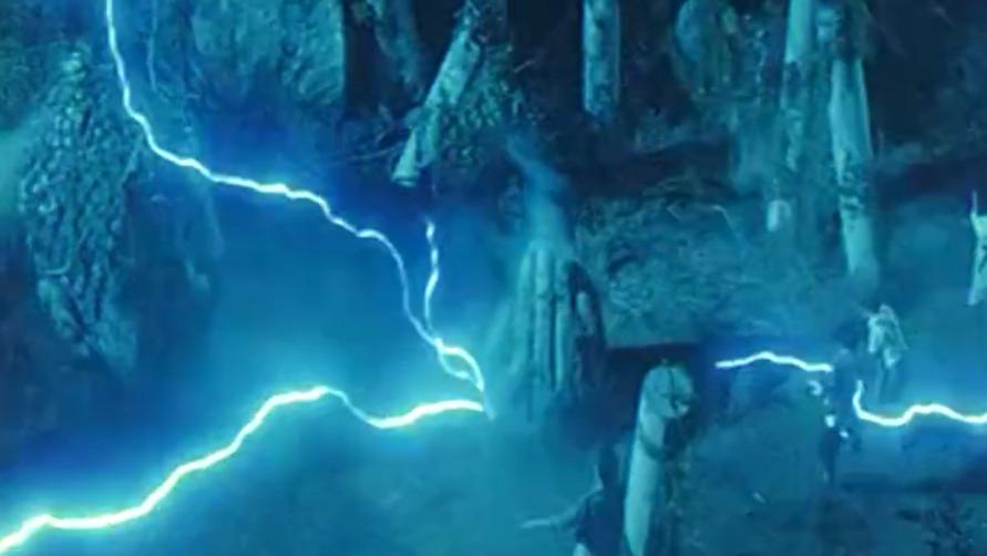 操盘|黄鹰弃文从影，找曹查理拍了部另类之作，成了一代人的童年噩梦