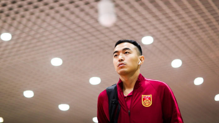 冯潇霆|冯潇霆遭球迷曝光！这回是一点脸也不要了，身价几亿谈辛酸？