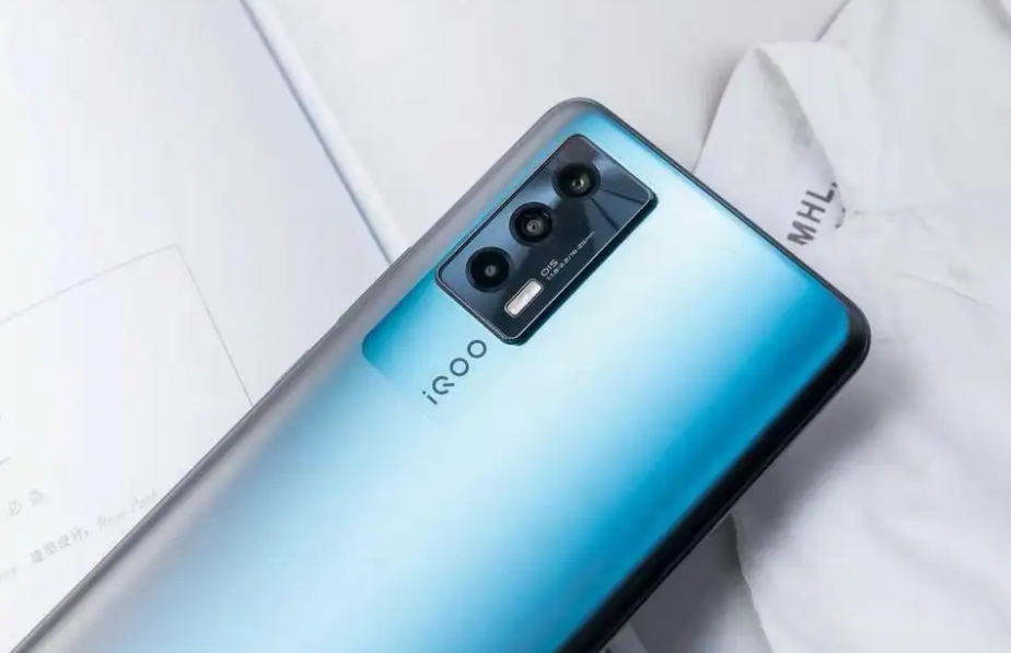 耳机|OPPO逆风而上，登顶国内手机市场，海内外出货量格外亮眼