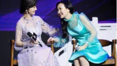 白娘子|当67岁的白素贞与63岁的小青同框后，果然还是没有玻尿酸的脸更自然些！