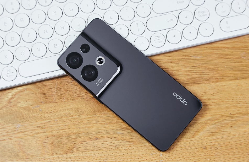 oppo reno8|从备受争议到一片好评，OPPO Reno8设计戳中了哪些行业痛点？