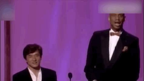 成龙|成龙1996年初登奥斯卡颁奖礼的时候，因为个子矮遭到\戏弄\