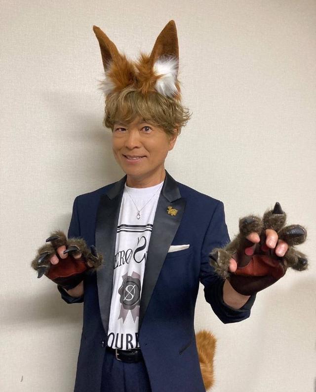 名侦探柯南|名侦探柯南：声优们出席M25舞台纪念，古谷彻cos狼人，山崎扮白猫