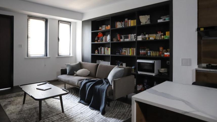 直男的家也能很精致，黑白风更显个性，展现低调的张扬感