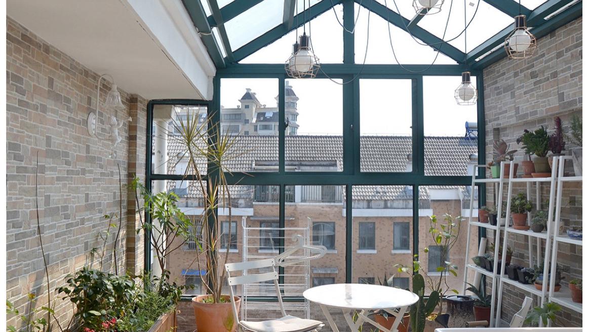 三年前，花1.5万改造了个顶楼10㎡露台“花园阳光房”，太舒服了