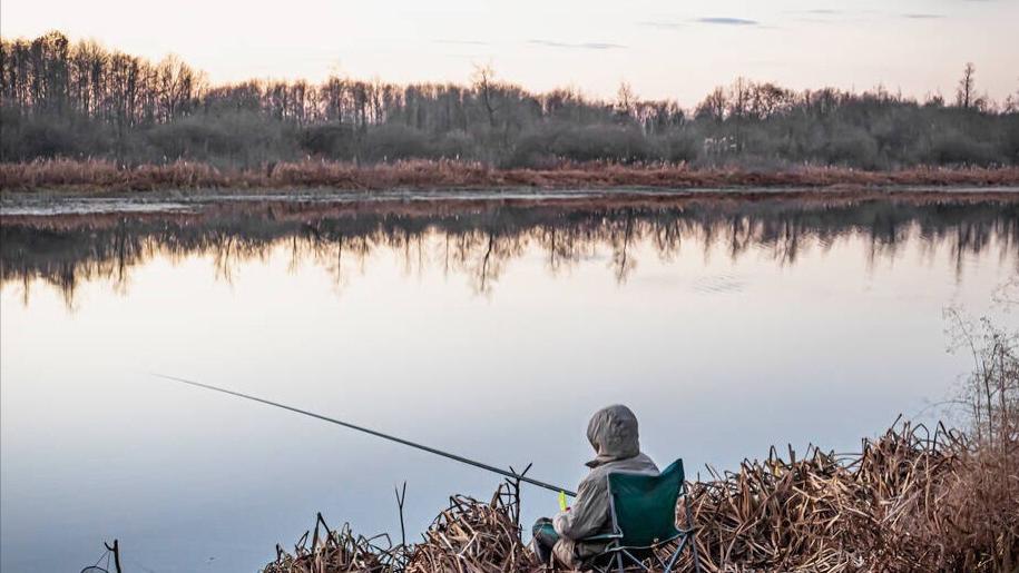 醉逍遥|有一个爱钓鱼的亲戚，隔三差五就来家里送鱼，用大水缸养起来？