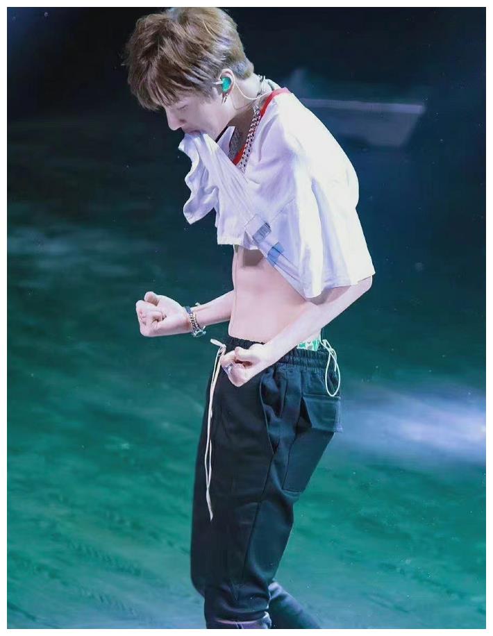 乐华家族演唱会拟定8月20日,王一博的舞台风格成为网友关注重点