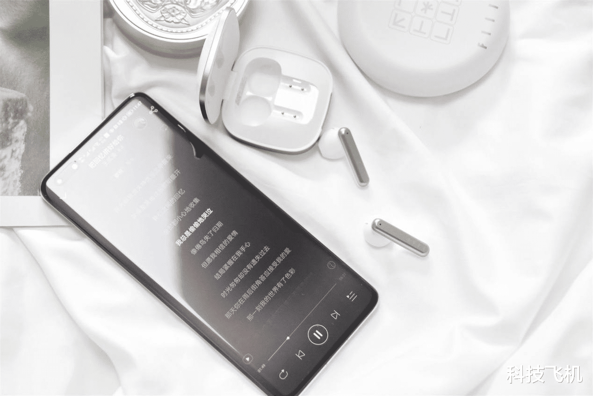 蓝牙耳机|一款适合女生且不到200元的高颜值耳机----FIIL Key无线蓝牙耳机