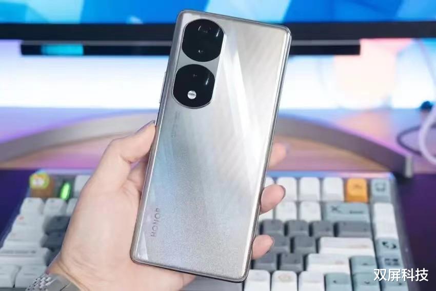 华为荣耀|被忽视的5G手机，索尼IMX800+三主摄+双曲屏，好评率高达98%