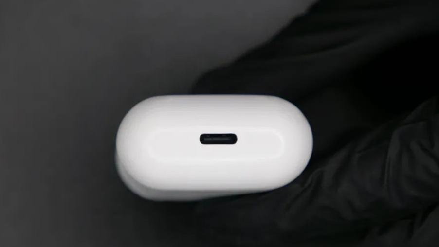 苹果|首个 USB-C 接口的 AirPods 来了