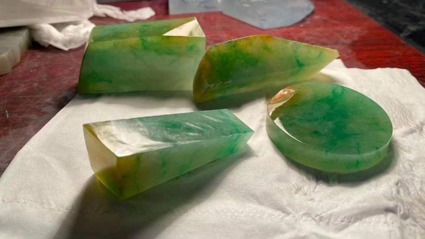 空气刘海 好久不见了这款大马坎飘绿丝的多彩了，这样的颜色就是一见眼前就明亮的感觉