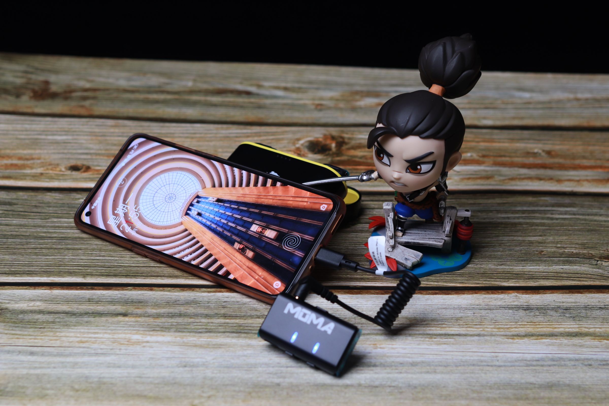 耳机|小到离谱！跟耳机一样大小的无线领夹麦体验会好吗？