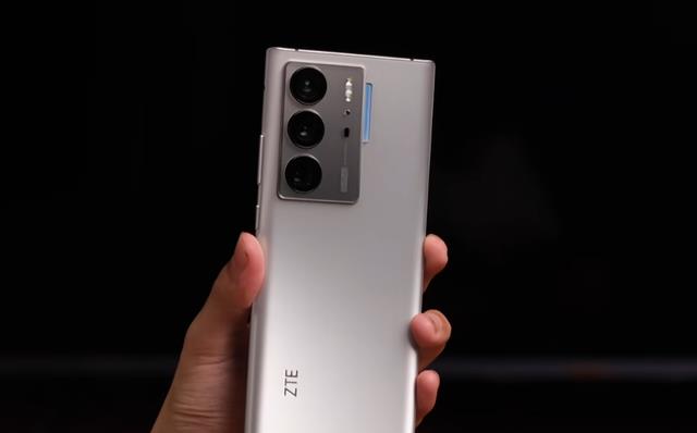 中兴|中兴硬核新机！屏下摄像头+6400W主摄+5000mAh大电池，直降300元