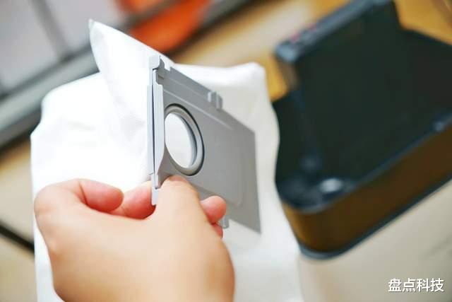 音箱|石头扫拖机器人T8 Plus上手：大吸力+集尘设计，一年只倒6次垃圾？