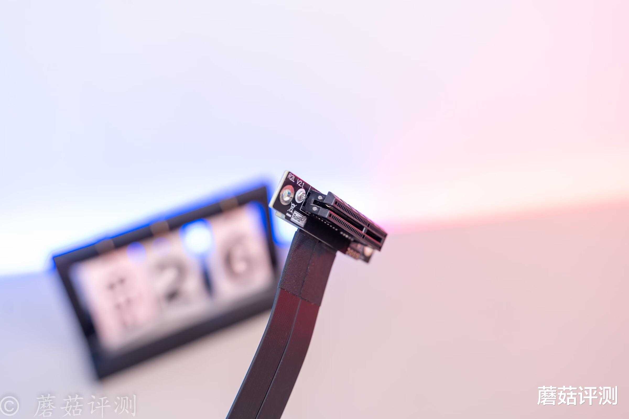 卫星电视|一根小小的PCIe延长线，巧妙解决一些硬件安装兼容性问题