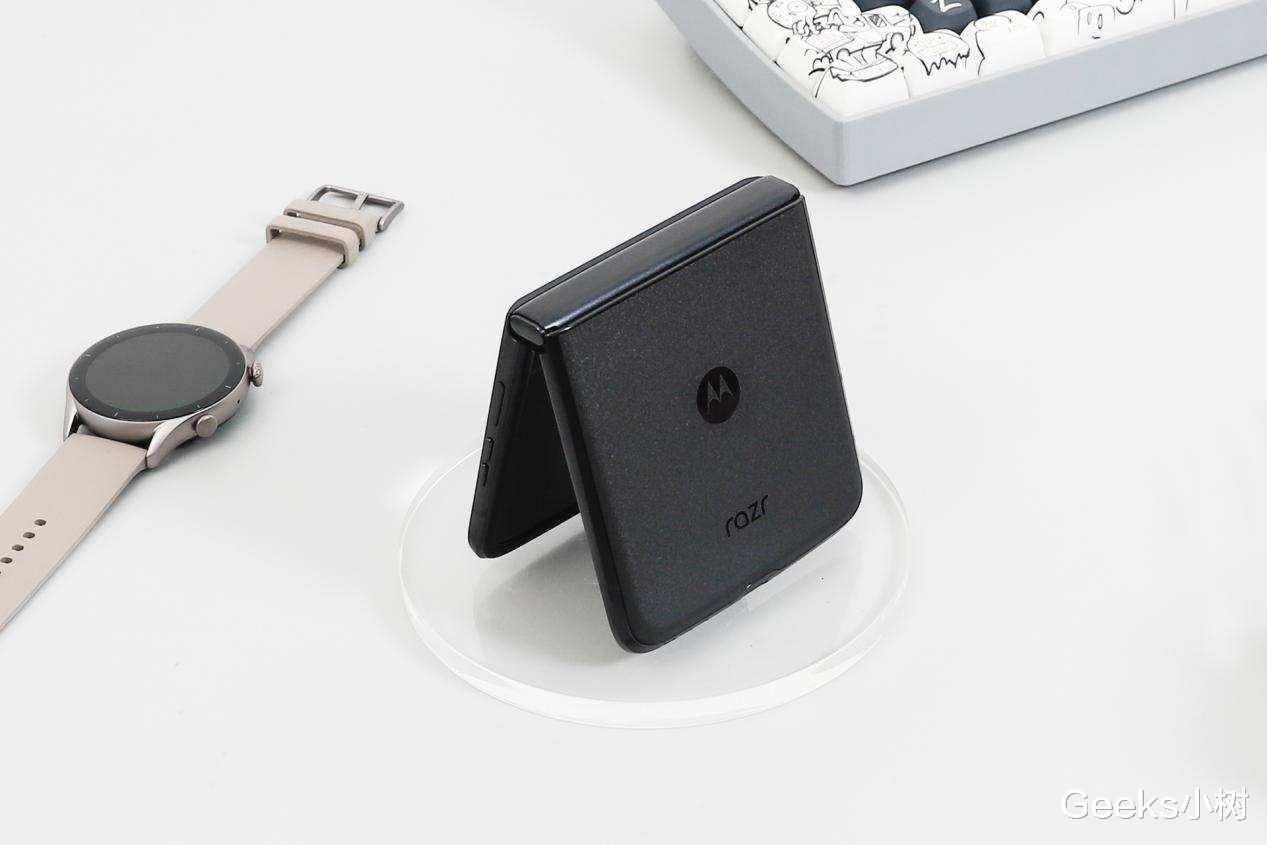 摩托罗拉|moto razr 2022折叠屏手机好用不?体验数周,这几点有必要告诉你