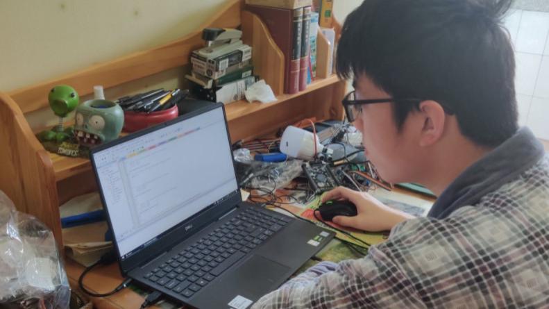 大学生|天津一大学生太粗心，误把论文当简历投递，评论区叫人笑不活了